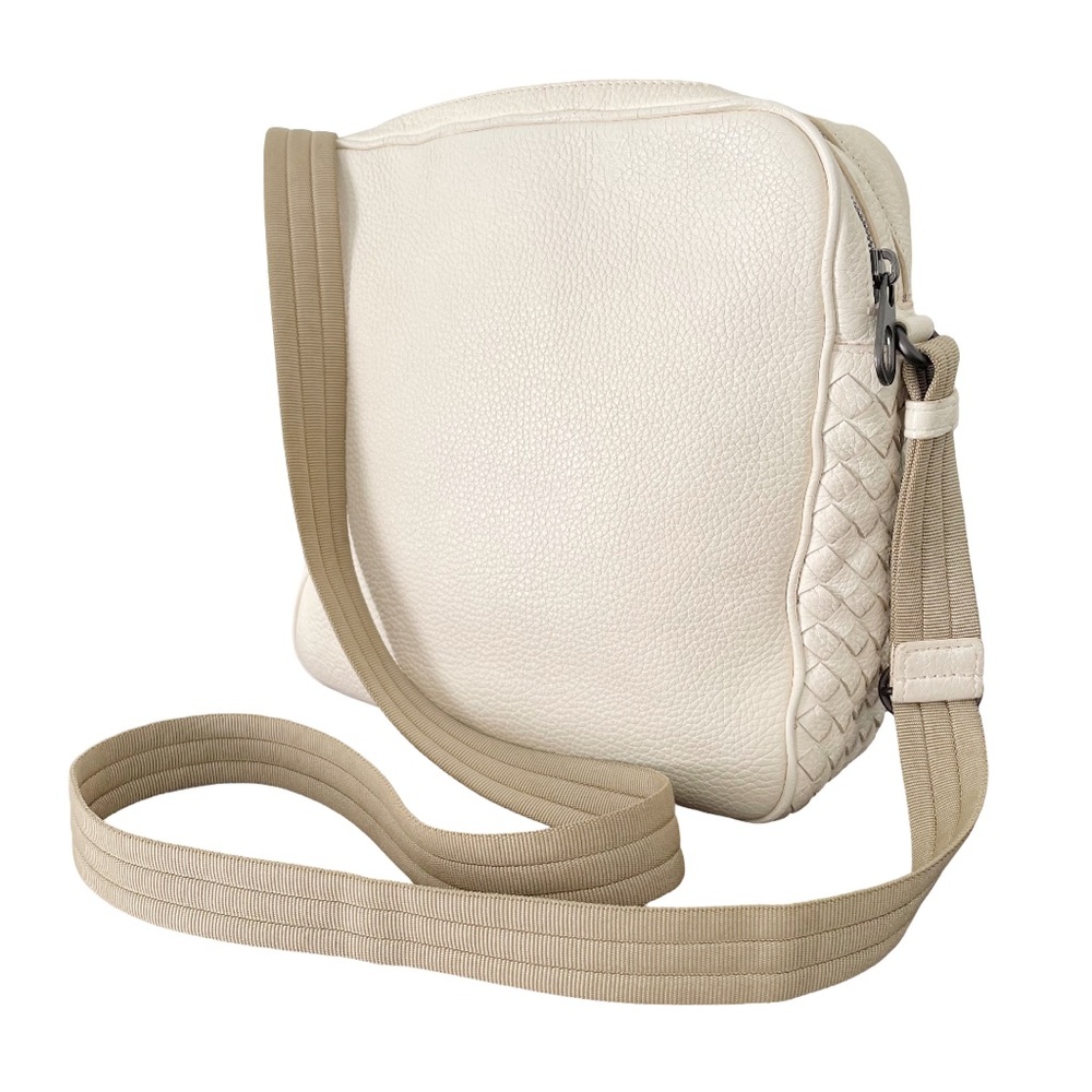 Bottega Veneta bone white pebbled leather intrecciato detail crossbody bag - Picture 2 of 12